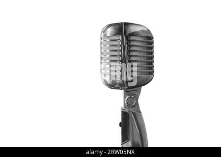 Microphone rétro dynamique filaire couleur argent métal sur fond blanc isolé. Banque D'Images