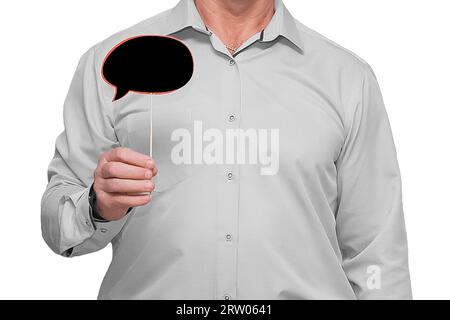 Un homme en chemise blanche tient dans sa main une zone de pensées, un espace vide, un dessin, un texte sur fond isolé. Banque D'Images