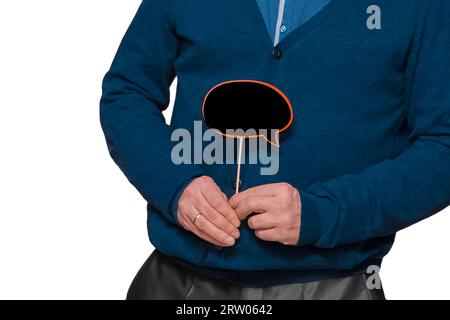 Un homme adulte dans un pull bleu tient une zone dans ses mains pour la maquette des pensées de texte de conception sur un fond blanc isolé. Banque D'Images