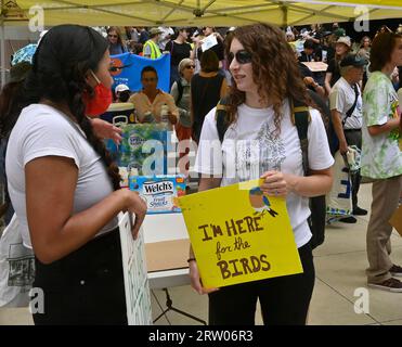 Des centaines de jeunes Angelenos se préparent à se rassembler et à marcher dans les rues pour rejoindre d’autres dans le monde entier dans une grève mondiale sur le climat, une journée d’action contre l’inaction climatique à l’hôtel de ville de Los Angeles South le vendredi 15 septembre 2023. La première grève mondiale sur le climat a eu lieu en septembre 2019, inspirée par l'activiste suédoise Greta Thunberg, qui a commencé à exiger une action politique en sautant l'école et en protestant devant le Parlement suédois. Selon les scientifiques de l'Institut Goddard d'études spatiales de la NASA, cet été a été le plus chaud de la Terre depuis les records mondiaux en 1880. Photo de Jim Ruymen/UPI Banque D'Images