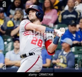 Milwaukee, États-Unis. 15 septembre 2023. Lane Thomas, joueur de terrain des Washington Nationals, frappe un circuit contre les Brewers de Milwaukee lors de la première manche de leur match de baseball à l'American Family Field à Milwaukee, Wisconsin, le vendredi 15 septembre 2023. Photo de Tannen Maury/UPI crédit : UPI/Alamy Live News Banque D'Images