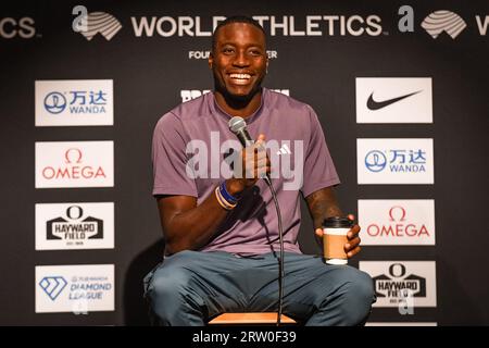 Grant Holloway (USA) lors de la conférence de presse aux Championnats de la Diamond League lors de la pré-Classique le vendredi 15 septembre 2023, à Eugene, Oregon (Thom Banque D'Images