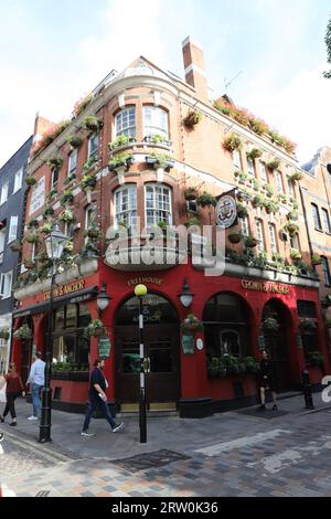 Extérieur du Crown and Anchor pub Neal Street, Londres, Royaume-Uni septembre 2023 Banque D'Images