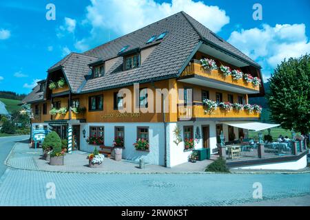 Hôtel traditionnel dans la Forêt Noire Allemagne Banque D'Images