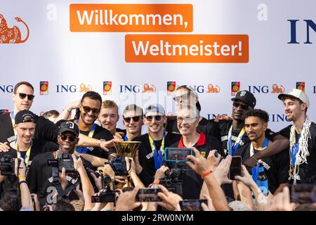 Après avoir remporté la coupe du monde de basket-ball le 10.09.2023 à Manille Philippines en battant la Serbie 83:77, les vainqueurs (Champions du monde) de l'Allemand Banque D'Images