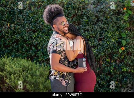 Ciouple a vu avoir un moment de rire Banque D'Images