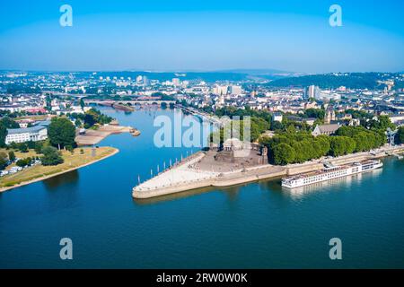 Deutsches Eck ou coin allemand est le nom d'une pointe de Coblence, où la Moselle rejoint le Rhin en Allemagne Banque D'Images