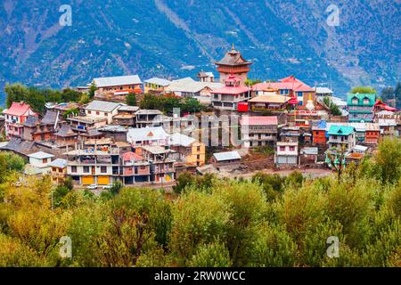 Les montagnes de kalpa et Kinnaur Kailash offrent une vue panoramique. Kalpa est une petite ville de la vallée de la rivière Sutlej, Himachal Pradesh en Inde Banque D'Images