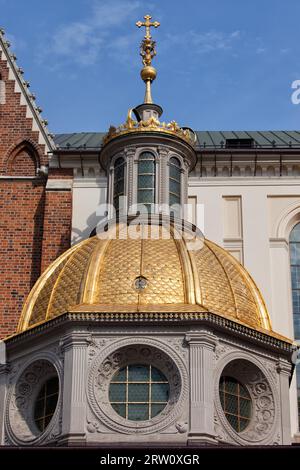 Pologne, Cracovie, la cathédrale du Wawel, le dôme doré du roi Sigismond II Auguste chapelle, ses détails architecturaux Banque D'Images