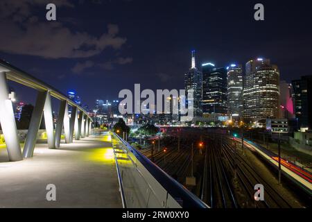 Melbourne, Australie, février 21, la Skyline de Melbourne depuis Birrarung Marr pendant la nuit Blanche le 21 février 2015 Banque D'Images