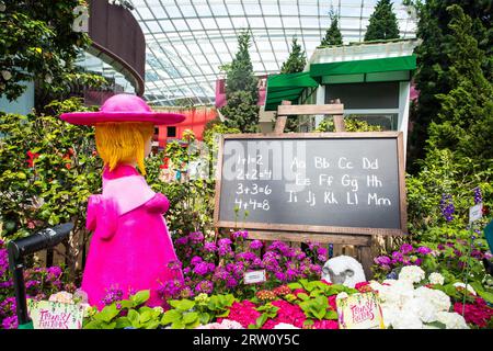 Marina Bay, SINGAPOUR, 21 juin : jardins près de la baie et le dôme des fleurs et expositions à Singapour le 21 juin 2015 Banque D'Images