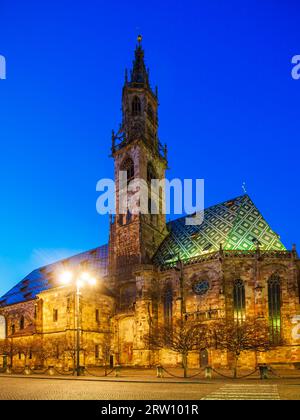 La Cathédrale ou Duomo di Bolzano Bolzano est situé dans la ville de Bolzano, dans le Tyrol du Sud, Italie Banque D'Images