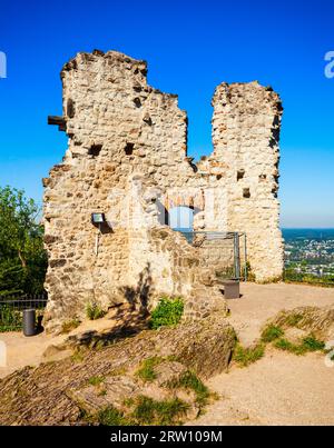 Burgruine Drachenfels est un château en ruine hill Konigswinter sur le Rhin, près de Bonn en Allemagne Banque D'Images