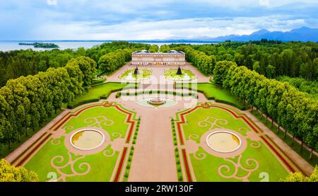 Herrenchiemsee Palace vue panoramique aérienne, c'est un complexe de bâtiments royaux sur Herreninsel, la plus grande île du lac Chiemsee, dans le sud du B Banque D'Images