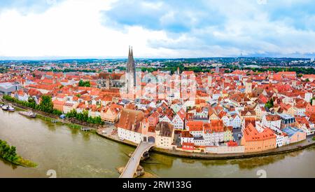 Vue panoramique aérienne de Ratisbonne. Ratisbonne est une ville sur le Danube en Bavière, en Allemagne Banque D'Images