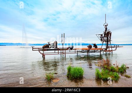 Friedrichshafen, Allemagne - 05 juillet 2021: Le bateau du son ou Klangschiff im Augenblick sculpture de Helmut Lutz à Friedrichshafen, une ville sur le Banque D'Images