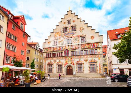 Lindau, Allemagne - 04 juillet 2021 : Altes Rathaus ou ancien hôtel de ville dans le centre-ville de Lindau. Lindau est une grande ville et une île sur le lac Constanc Banque D'Images