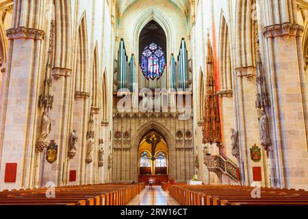 Ulm, Allemagne - 05 juillet 2021: Ulm Minster ou Ulmer Munster intérieur d'une église luthérienne située à Ulm, Allemagne. C'est actuellement la plus grande cathédrale i Banque D'Images