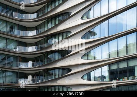 New York, USA - 22 juillet 2023 : un détail d'un bâtiment de Zaha Hadid, West Chelsea, New York. Banque D'Images