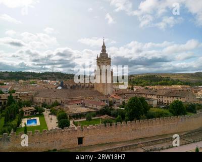 Vue de la belle municipalité d'el Burgo de Osma dans la province de Soria, Espagne. Banque D'Images