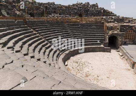 Amphithéâtre dans l'ancienne ville de Gadara. Umm Qais, Jordanie. Banque D'Images