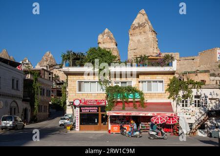 05.09.2017, Turquie, Nevsehir, Goereme - Centre du village principal dans le parc national de Goereme en Cappadoce, avec tuf et cheminées de fées dans la photo Banque D'Images