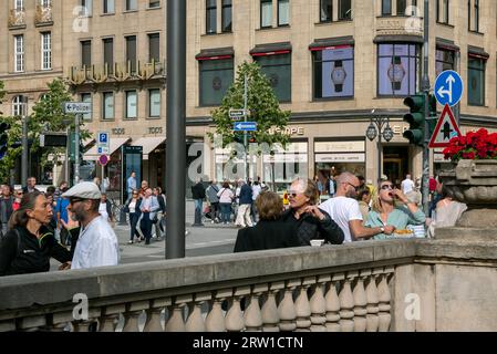 26.08.2018, Allemagne, Rhénanie du Nord-Westphalie, Duesseldorf - entreprise d'été à l'intersection de la Koenigsallee. 00A180826D540CAROEX.JPG [MODÈLE R Banque D'Images