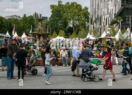 26.08.2018, Allemagne, Rhénanie-du-Nord-Westphalie, Duesseldorf - circulation estivale au croisement de la Koenigsallee, derrière la Corneliusplatz. 00A. Banque D'Images