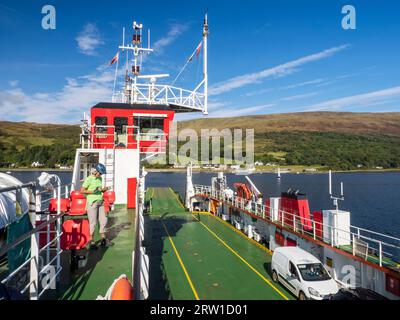 Un ferry traversant le Kyles fo Bute jusqu'à l'île de Bute sur la côte ouest écossaise, Royaume-Uni. Banque D'Images