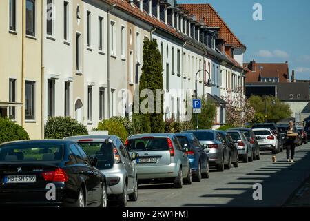 19.04.2023, Allemagne, Brême, Brême - lotissement mitoyen Euckenstrasse dans le quartier de Neustadt, probablement des années 1930 00A230419D174CAROEX.JPG [MODÈLE R Banque D'Images