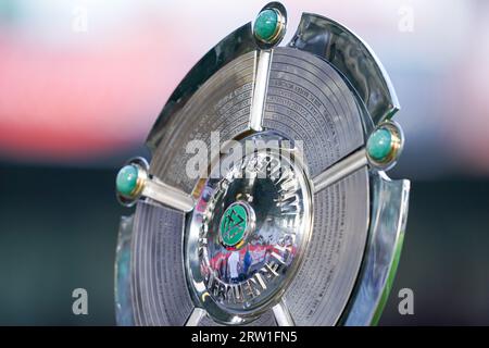Freiburg, Allemagne. 15 septembre 2023. Freiburg, Allemagne, 15 septembre 2023 : trophée de championnat 'Meisterschale' avant le match de football Google Pixel Frauen-Bundesliga entre le SC Freiburg et le FC Bayern Munich au Dreisamstadion à Fribourg, Allemagne. (Daniela Porcelli/SPP) crédit : SPP Sport Press photo. /Alamy Live News Banque D'Images