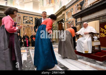 Vatican, Vatican. 16 septembre 2023. Italie, Rome, Vatican, 2023/9/16. Le Pape François reçoit des pèlerins de Corée en audience privée au Vatican. Photographie par Vatican Media / Catholic Press crédit photo : Agence photo indépendante / Alamy Live News Banque D'Images