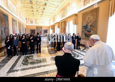 Vatican, Vatican. 16 septembre 2023. Italie, Rome, Vatican, 2023/9/16. Le Pape François reçoit les participants du « Concours de Noël » en audience privée au Vatican. Photographie par Vatican Media / Catholic Press crédit photo : Agence photo indépendante / Alamy Live News Banque D'Images