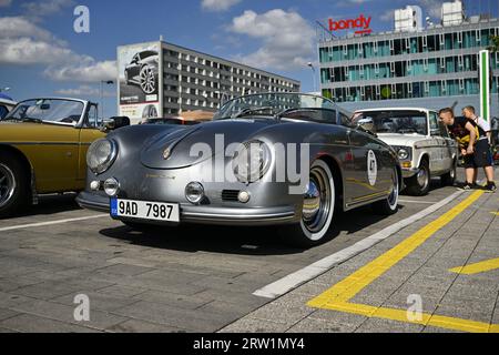 Mlada Boleslav, République tchèque. 16 septembre 2023. Salon des véhicules historiques Concours d'Elegance 2023 à Mlada Boleslav, République tchèque, 16 septembre 2023. Photo Porsche Speedster. Crédit : Radek Petrasek/CTK photo/Alamy Live News Banque D'Images