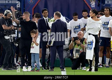 Paris, France. 15 septembre 2023. Julien Mattia/le Pictorium - PSG - OGC Nice - 15/09/2023 - France/Ile-de-France (région)/Paris - Marco Verrati, Président du PSG, Nasser al-Khelaifi et Jessica Aidi lors du 5e Journee de ligue 1 Ubéreats, entre le PSG et l'OGC Nice au Parc des Princes, le 15 septembre 2023 crédit : le PICTORIUM/Alamy Live News Banque D'Images