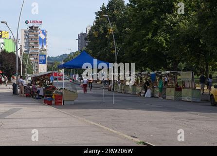 Zenica, Bosnie-Herzégovine - 13 septembre 2023 : une promenade dans le centre de la ville de Zenica dans la fédération de Bosnie-Herzégovine dans un après-midi d'été ensoleillé Banque D'Images