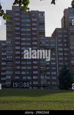 Zenica, Bosnie-Herzégovine - 13 septembre 2023 : une promenade dans le centre de la ville de Zenica dans la fédération de Bosnie-Herzégovine dans un après-midi d'été ensoleillé Banque D'Images