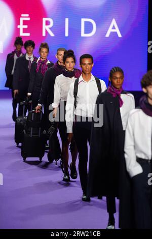 Madrid, Espagne. 16 septembre 2023. Un mannequin porte à la collection Runway une création de “Ulises Merida” lors de Pasarela Cibeles Mercedes-Benz Fashion week Madrid 2023 à Madrid, le samedi 16 septembre 2023. Crédit : CORDON PRESS/Alamy Live News Banque D'Images