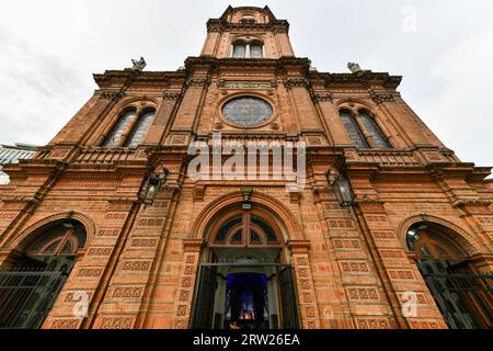 Église catholique Parroquia San José del Poblado à Medellin, Colombie. Banque D'Images