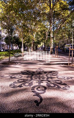 Trottoirs carrelés portugais (calcada portuguesa), rues à motif mosaïque à Lsbon Banque D'Images