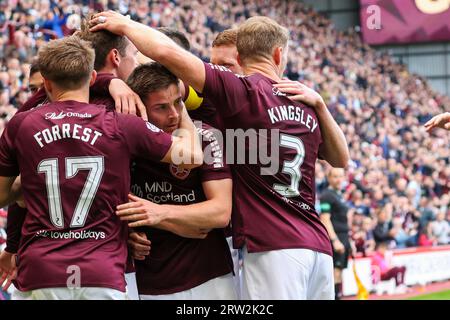 Edimbourg, Royaume-Uni. 16 septembre 2023. Edimbourg. Écosse. Tynecastle Park 16 septembre 2023 lors du Cinch Scottish Premiership match entre Heart of Midlothian et Aberdeen Hearts célèbrent leur deuxième but marqué par Liam Boyce (crédit photo : David Mollison/Alamy Live News Banque D'Images