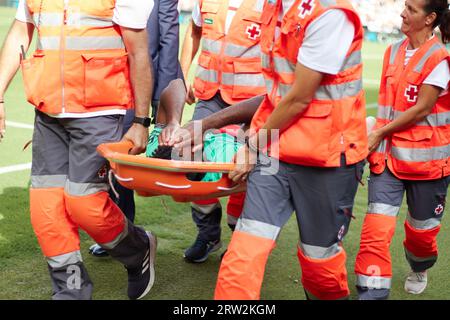 Valencia, Espagne. 16 septembre 2023. Thomas Lemar de l'Atletico de Madrid blessé lors du match de Liga entre Valencia CF et l'Atletico de Madrid a joué au Mestalla Stadium le 16 septembre à Valence Espagne. (Photo de Jose Torres/PRESSINPHOTO) crédit : PRESSINPHOTO SPORTS AGENCY/Alamy Live News Banque D'Images