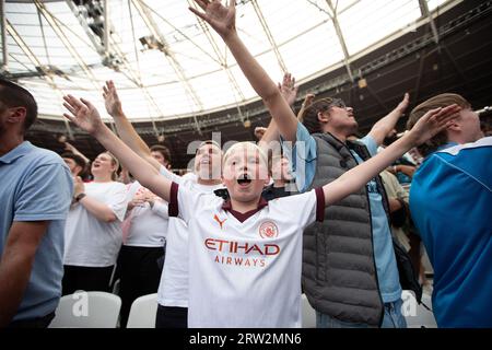 Stratford, Londres, Royaume-Uni. 16 septembre 2023. Gestes des supporters de Manchester City lors du match de Premier League entre West Ham United et Manchester City au London Stadium, Stratford, le samedi 16 septembre 2023. (Photo : Federico Guerra Maranesi | MI News) crédit : MI News & Sport / Alamy Live News Banque D'Images