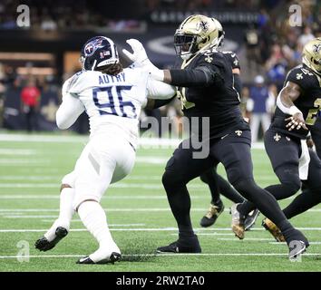 La Nouvelle-Orléans, États-Unis. 10 septembre 2023. Cesar Ruiz (51), le centre des Saints de la Nouvelle-Orléans, tente de bloquer Denico Autry (96), le joueur de ligne défensif des Tennessee Titans, lors d'un match de la National football League au Caesars Superdome à la Nouvelle-Orléans, en Louisiane, le dimanche 10 septembre 2023. (Photo de Peter G. Forest/Sipa USA) crédit : SIPA USA/Alamy Live News Banque D'Images