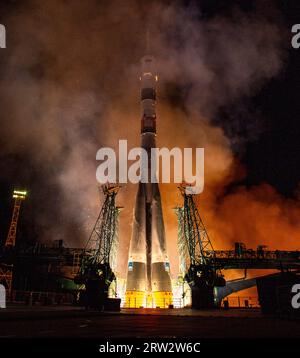 Baïkonour, Kazakhstan. 15 septembre 2023. Le vaisseau spatial russe Soyouz MS-24 décolle vers la Station spatiale internationale depuis le cosmodrome de Baïkonour, le 15 septembre 2023 à Baïkonour, Kazakhstan. L'astronaute Loral O'Hara, de la NASA, et les cosmonautes Oleg Kononenko et Nikolai Chub, de Roscosmos, se dirigent vers le laboratoire en orbite 70. Crédit : Bill Ingalls/NASA/Alamy Live News Banque D'Images