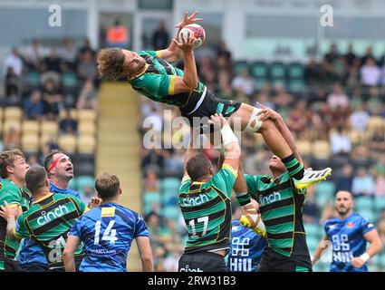 Northampton ANGLETERRE - 16 2023 septembre : Theo Vukasinovic de Northampton Saints lors du match entre Northampton Saints et Cambridge Rugby au Cinch Stadium Franklin’s Gardens. Northampton Banque D'Images