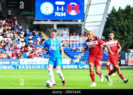 Peterborough, Royaume-Uni. 16 septembre 2023. Josh Knight (5 Peterborough United) contrôle le ballon lors du match de Sky Bet League 1 entre Peterborough et Leyton Orient à London Road, Peterborough le samedi 16 septembre 2023. (Photo : Kevin Hodgson | MI News) crédit : MI News & Sport / Alamy Live News Banque D'Images