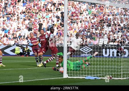 Londres, Royaume-Uni. 16 septembre 2023. LE BUT Jeremy Doku de Manchester City marque le score lors du match de West Ham vs Manchester City Premier League au London Stadium Stratford. Crédit : MARTIN DALTON/Alamy Live News Banque D'Images