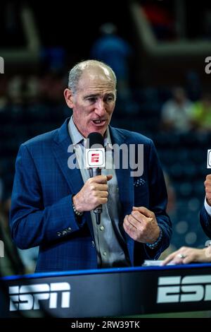 Brad Gilbert, commentateur de tennis ESPN, et entraîneur de Coco Gauff aux US Open tennis Championships 2023. Banque D'Images