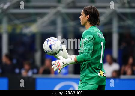 Milan, Italie. 16 septembre 2023. Yann Sommer (FC Inter) lors du championnat italien de Serie A match de football entre le FC Internazionale et l'AC Milan le 16 septembre 2023 au stade Giuseppe Meazza de Milan. Crédit : Luca Rossini/E-Mage/Alamy Live News Banque D'Images